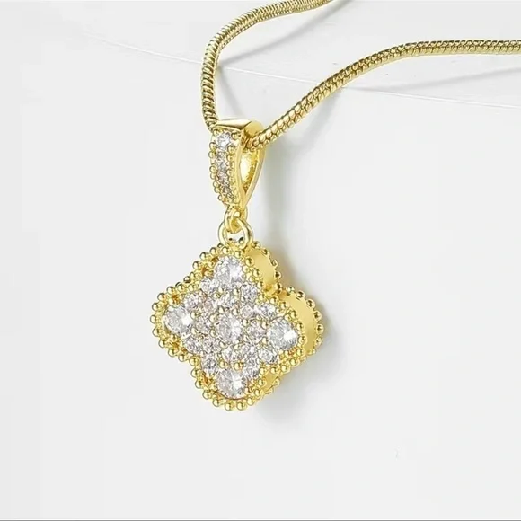 14K Gold Plated Crystal Flower Pendant Necklace - Picture 3 of 7